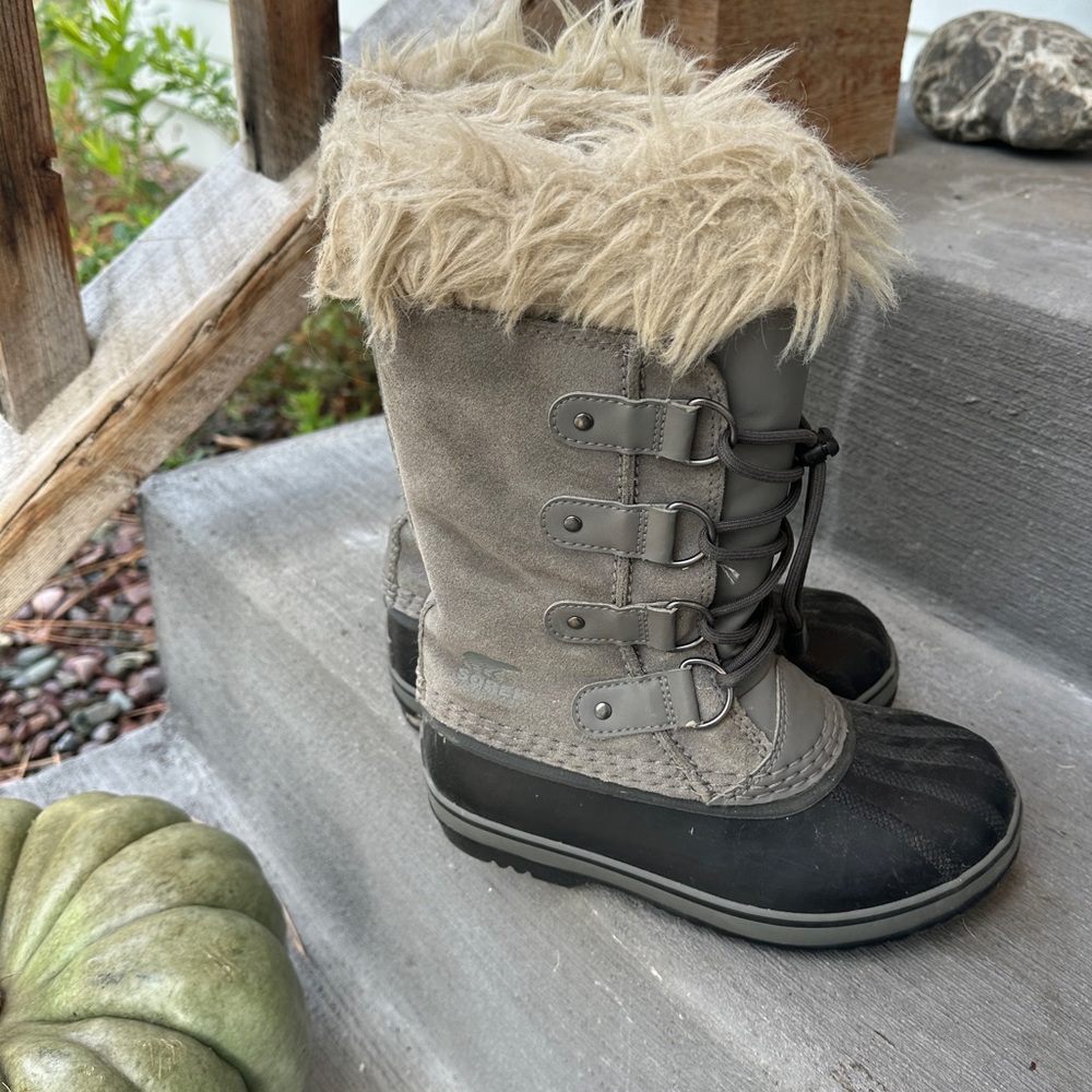 Kids size 2 sorrels. Winter boots